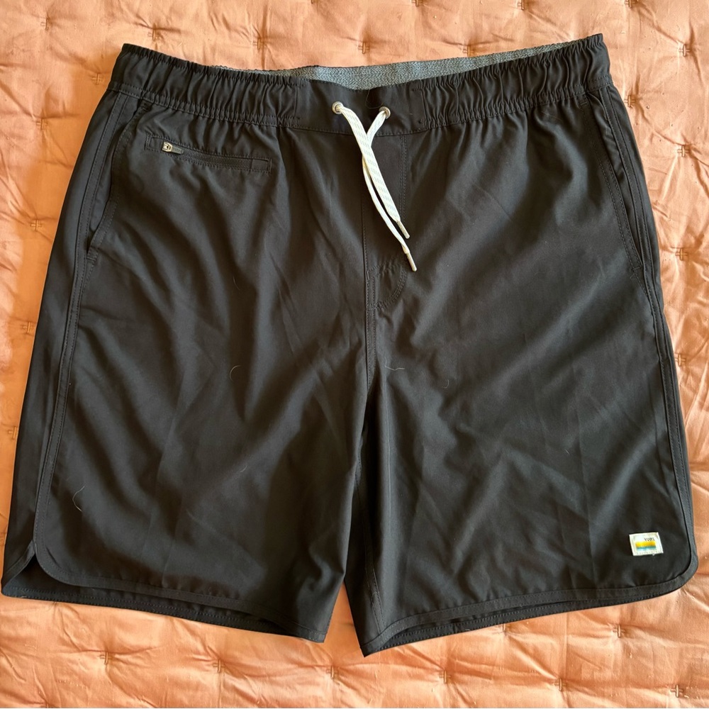 NWOT Vuori Men’s Shorts in XL